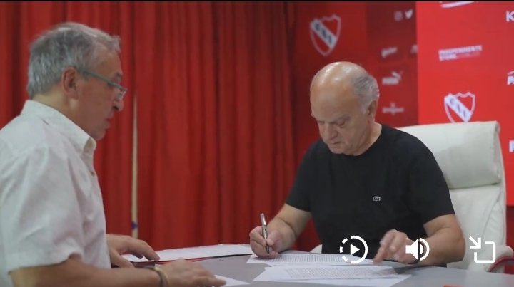 SociosporCAI's tweet photo. Quien debiera explicar públicamente tamaño desmanejo, entre otros, es Fernando Sciaccaluga, apoderado de #Independiente y encargado de la redacción de los contratos del plantel profesional. Desde el ostracismo, actor fundamental de la debacle del club desde hace más de 30 años. https://t.co/NpWDo8yV3f
