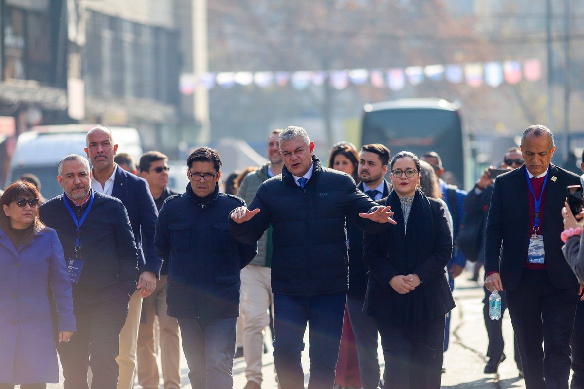 UCCI_SG's tweet photo. 📍 En el marco del XXIV Comité Sectorial de Seguridad y Policía de la @UCCI_SG , las delegaciones realizaron visitas técnicas al casco histórico de Santiago, la Dirección de Seguridad Municipal y el barrio Meiggs.
 
Experiencias en terreno para recuperar espacios públicos y fortalecer la convivencia urbana.
 
#UCCI #SeguridadUrbana