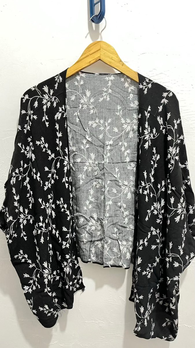dillee0's tweet photo. pict 1: outer hitam pekat bunga2, cakepp buat kondangan, freesize. price 35k
pict 2: Ld 105-110, blouse teracota pekattt cakepp 45k
pict 3: Ld 100-110 cardii warna winee cakep, price 35k
pict 4: Ld 100-110  warna soft yellow cakeppp, neww price 50k https://t.co/TowhRdaReO