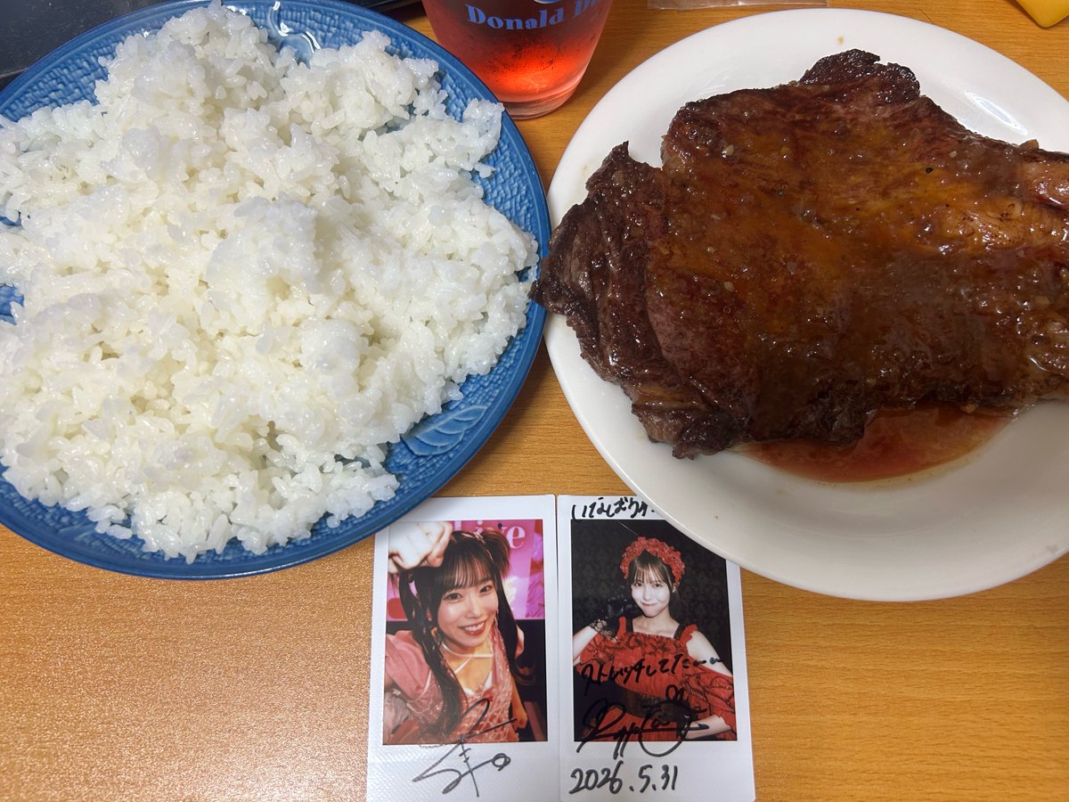 Ina_Bauar's tweet photo. 誕生日イブにステーキでお祝い🥩🎂
この1年も2人のヲタク出来て幸せ🥰アイドルじゃなくなっても応援してます🎉

#InaBauar生誕祭2026 
#岸みゆ 
#土光瑠璃子 https://t.co/LEANvfJIee