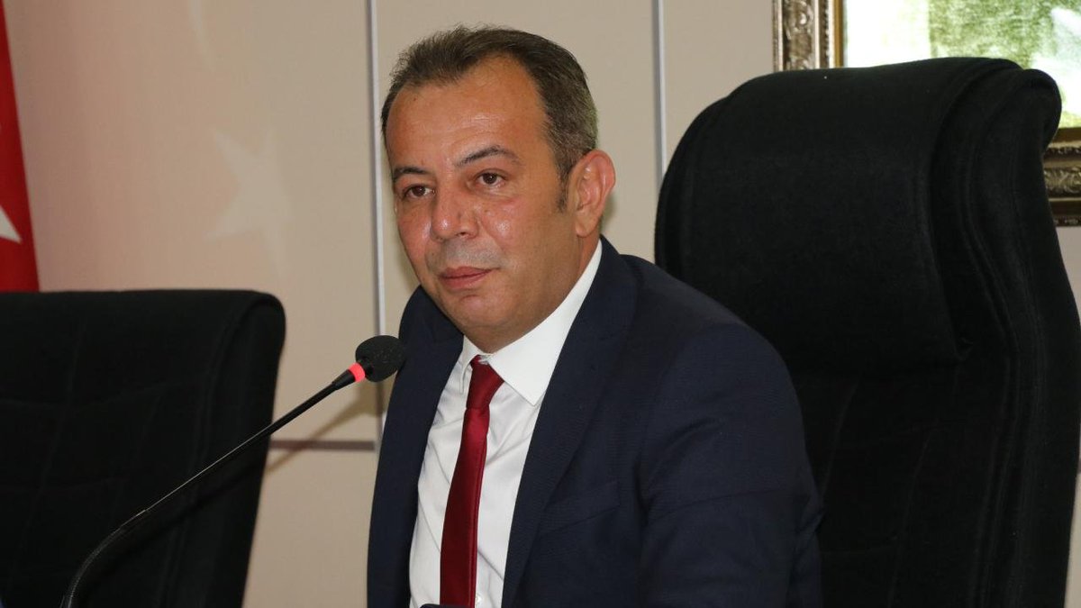 Istanbul346161's tweet photo. Bolu Belediye Başkanlığı görevinden uzaklaştırılan Tanju Özcan, "icbar suretiyle irtikap" ve "nitelikli dolandırıcılık" suçlarının ardından "cinsel saldırı" iddiasıyla başlatılan soruşturma kapsamında da tutuklandı. https://t.co/drhqvBaiF8
