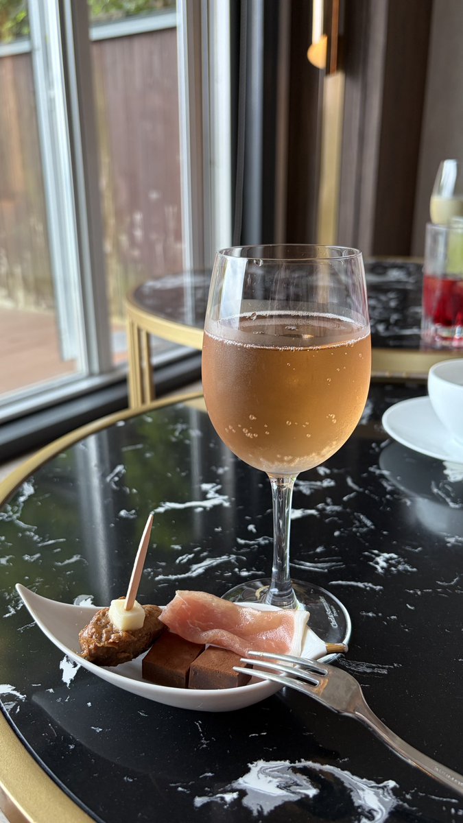 27_mapi_'s tweet photo. ご飯は全部おいしいし、ラウンジも最高だし、温泉も最高だし、アクティビティも全力だし、観光もめちゃくちゃ盛り上がって楽しかった(ᴖ ̫ᴖ  )🎶みんなでワイワイ修学旅行みたいだったな🫶🏻 https://t.co/lOiw4dOH9D