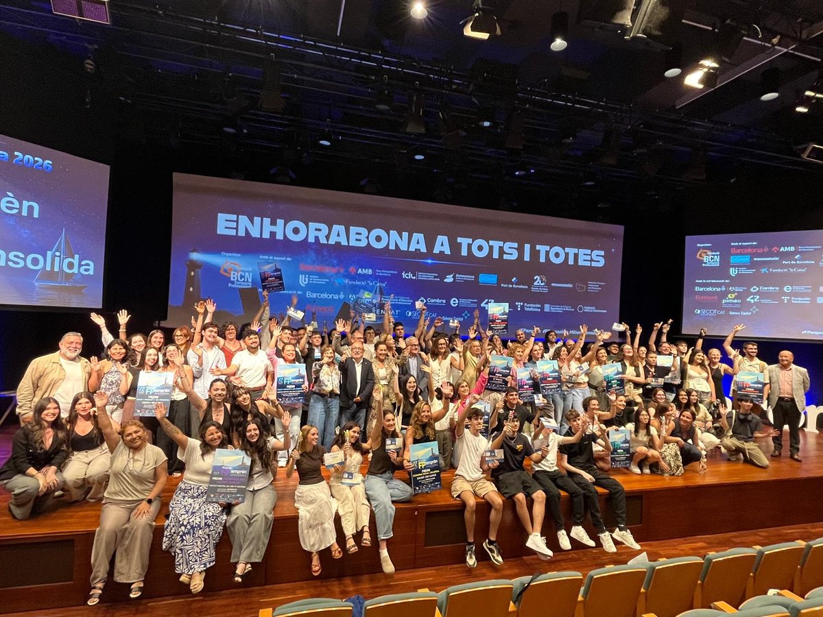 educaciongob's tweet photo. 🏆La secretaria general de FP @EstherMontAriz ha participado en la #NitEmprenedoria2026, en la que se han entregado los Premios #FPemprèn de @fundaciobcnfp
🟢Ha recordado que la Ley de FP se encuentra "a la vanguardia a nivel internacional"
Más info👉https://t.co/OEfVHUzp9a https://t.co/nNj95oo0Pk
