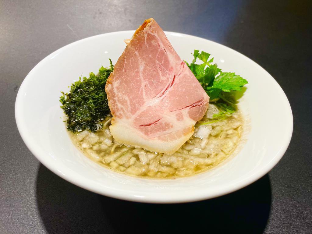 ageo_yoshikawa's tweet photo. ���日6/20(土)は
準備出来次第オープンいたします！
ラストオーダー20時まで通し営業です🈺

限定は
上尾のバリカタ煮干しそば
スモークサーモンとアボカドの冷やしまぜそば
各25食です。

明日まで #新宿地下ラーメン に
よしかわ出店しております！
最終日ご来店お待ちしております🐻 https://t.co/f9c8xAWiiQ