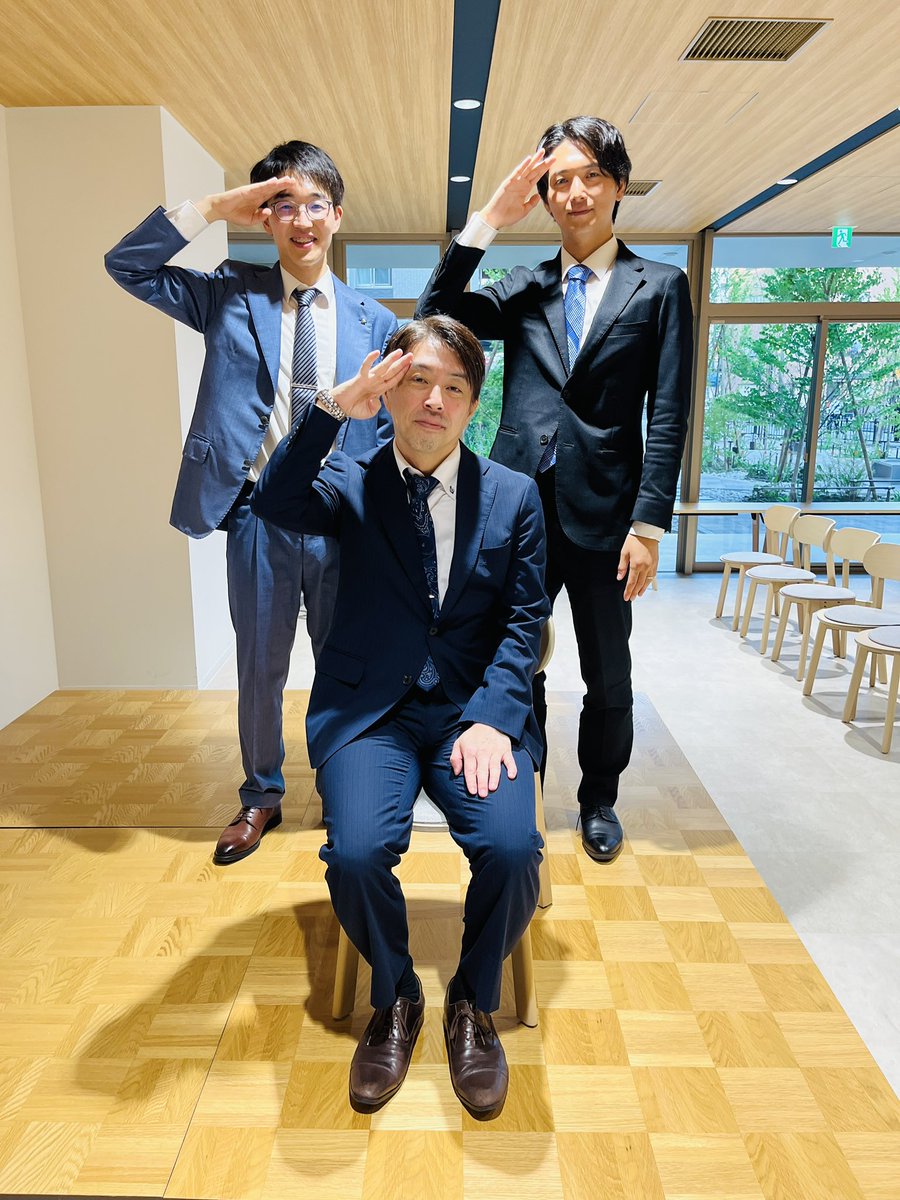 shogi_osaka's tweet photo. 本日はヒューリック杯第97期棋聖戦第二局の大盤解説会にお越しいただきありがとうございました‼️関西の誇るエンターテイナーが、あの手この手で盛り上げてくれました✨
次回の解説会もお楽しみに👀 https://t.co/2qax9jW3d5