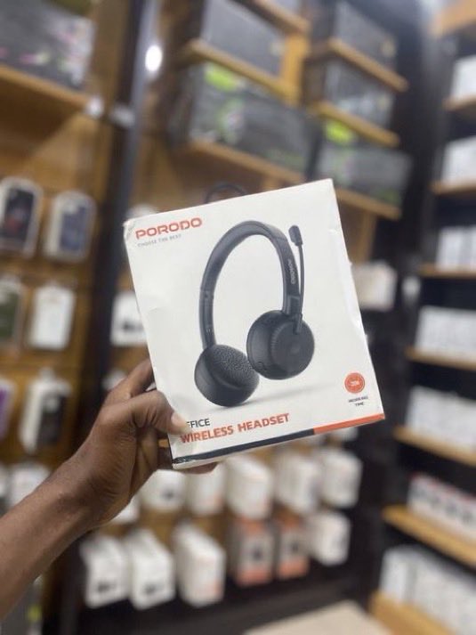 ln_comm's tweet photo. Office wireless headset 

Greenlion Talk Pro (ANC + ENC) —-  ₦35,000

Porodo —-  ₦30,000 https://t.co/ecrEfEmDBa