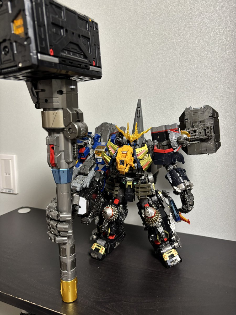 guntyx's tweet photo. #diaclone
#ダイアクロン
#勇者王ガオガイガー
コンペXに出したパワードコンボイカスタム
ライガードG X改
アームズガーディオンwith FZグラビティハンマー
お約束だ。 https://t.co/VybHqDtF5m