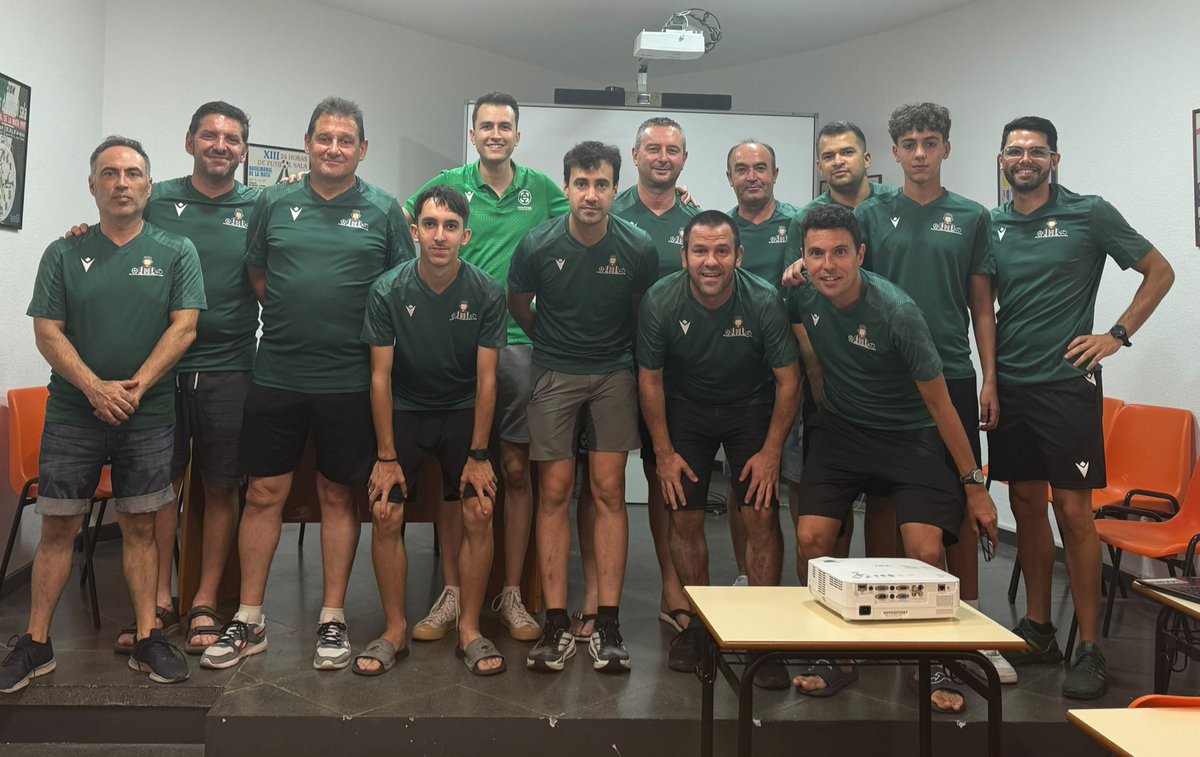 ArbitrosNavalOf's tweet photo. Ayer cerramos la temporada 2025-2026 donde repasamos la temporada y preparamos la temporada que viene como siempre juntos 💪💪 https://t.co/Z01Upu58wZ