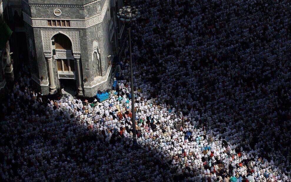 kozama___'s tweet photo. اللهم صلِّ وسل�� وبارك على نبينا محمد
عدد ما صلى المصلون ..
وعدد ما غفل عن ذكره الغافلون.

#يوم_الجمعة https://t.co/qjdLEXYqgh