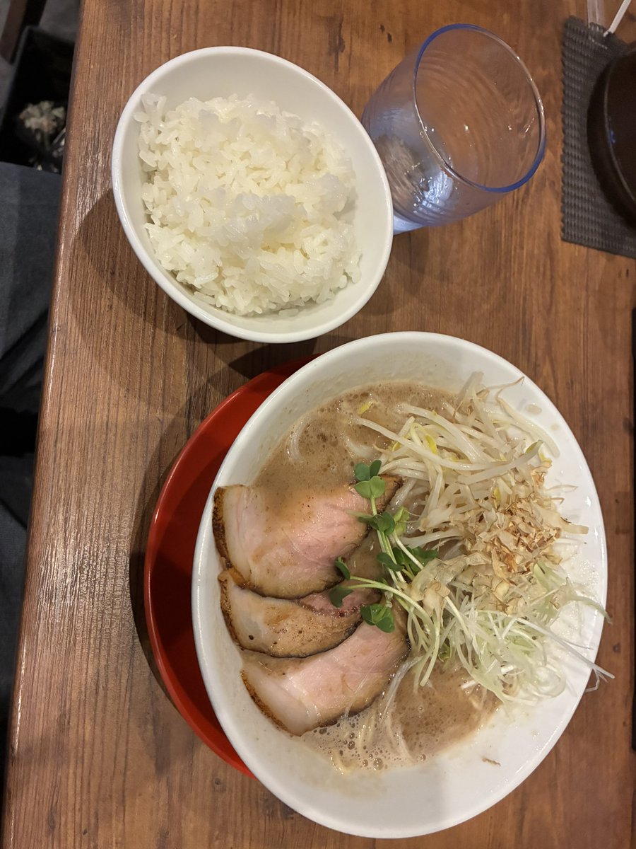 ナリア tweet media