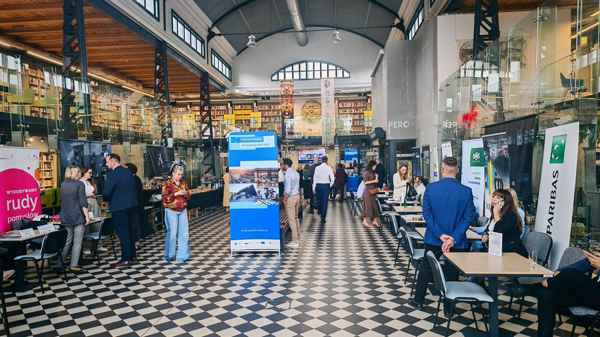 KAS_Katowice's tweet photo. Za nami ostatnie przed wakacjami spotkanie „Śląskie dla Przedsiębiorcy” w klimatycznej Stacji Biblioteka w Rudzie Śląskiej! ☀️🚂

Eksperci z @KAS_Katowice  zaprezentowali nowoczesne formy komunikacji z urzędem oraz odpowiadali na liczne pytania lokalnych przedsiębiorców. 🤝💼 https://t.co/pxNL8arcDj