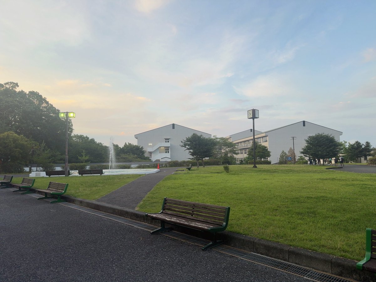mamiko44117's tweet photo. 大学校と高校と両方授業するのは初めてでで気合い入ったけど、お気に入りの景色や人魚のペン🧜‍♀️で書込みして🌟お昼休みは顧問の先生の🕶️を着け比べて遊ばせて頂いたり、楽しい1日でした🥰 https://t.co/lpYojjXAjh