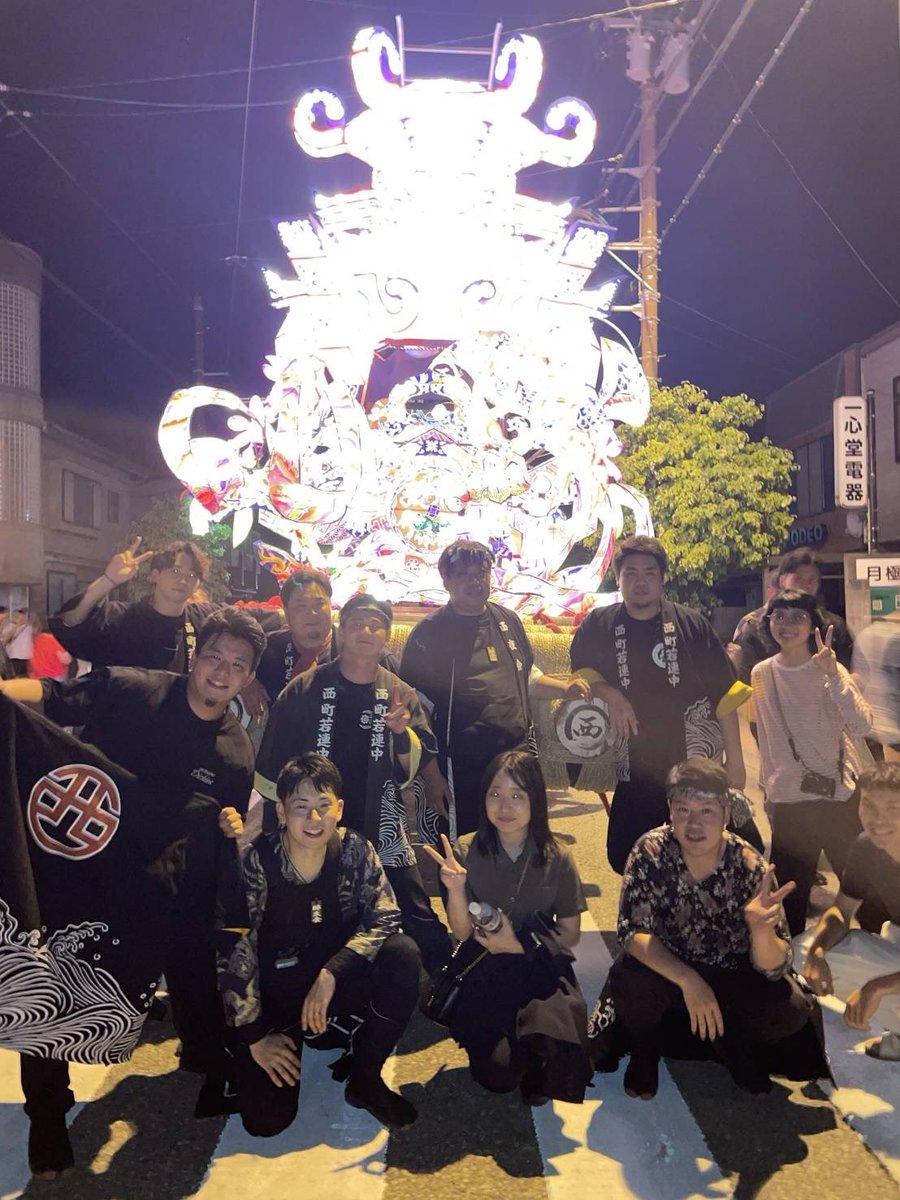 toyamamaturi's tweet photo. 越中祭青年会は今年もとなみ夜高まつりに参加させていただきました。
西町夜高あんどんの皆様には大変お世話になっております。

例年以上に楽しかった突き合わせでした🔥

#となみ夜高まつり
#西夜会
#越中祭青年会
#よいやさー
#祝田祭 https://t.co/MnR5KeLu7q