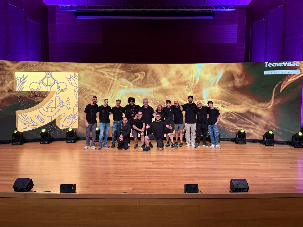 AVENTOS's tweet photo. Ya vamos terminando la temporada de congresos
Ayer Premios de la @FundTecnovitae 
y hoy a GASSSS con el @ZCFoficial https://t.co/hARkDT5y2S