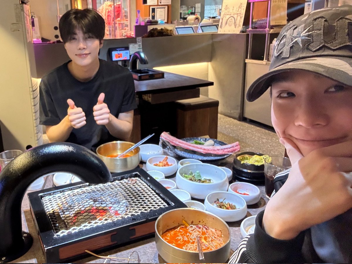 vevetaee's tweet photo. Beneran kayak lagi sama adik😭😭 gemes
My taegunv 🥰 https://t.co/uz7jvQfdU5