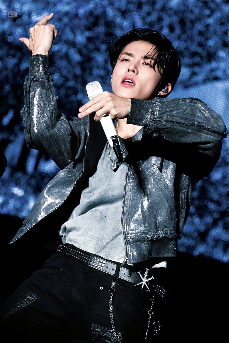 lyyz_DY's tweet photo. 260619 THE STAGE
🫪

#TREASURE #트레저 #PARKJEONGWOO #박정우 https://t.co/jZKr0LodmL