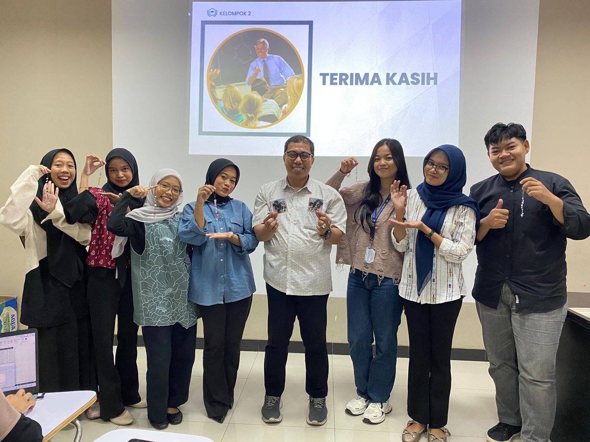 wandarkive's tweet photo. terima kasih sudah melariskan dagangan penjual manik-manik yg imut ini!! https://t.co/dPv20ifu2t