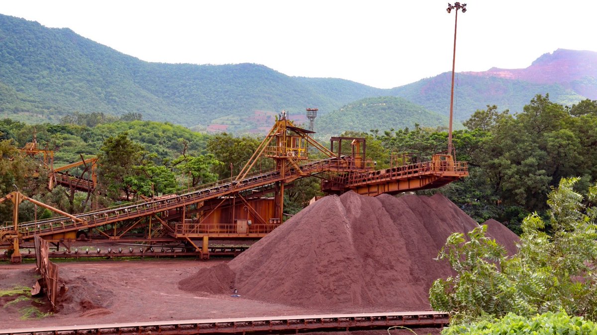 nmdclimited's tweet photo. Highlighting the significance of the recent Government of India gazette notification permitting the utilisation of 35% Fe low-grade ore and mine slimes, the CMD and Directors called upon the Donimalai team to proactively lead its implementation.
#Karnataka #Donimalai #Kumaraswamy https://t.co/e7pCDGy8D9