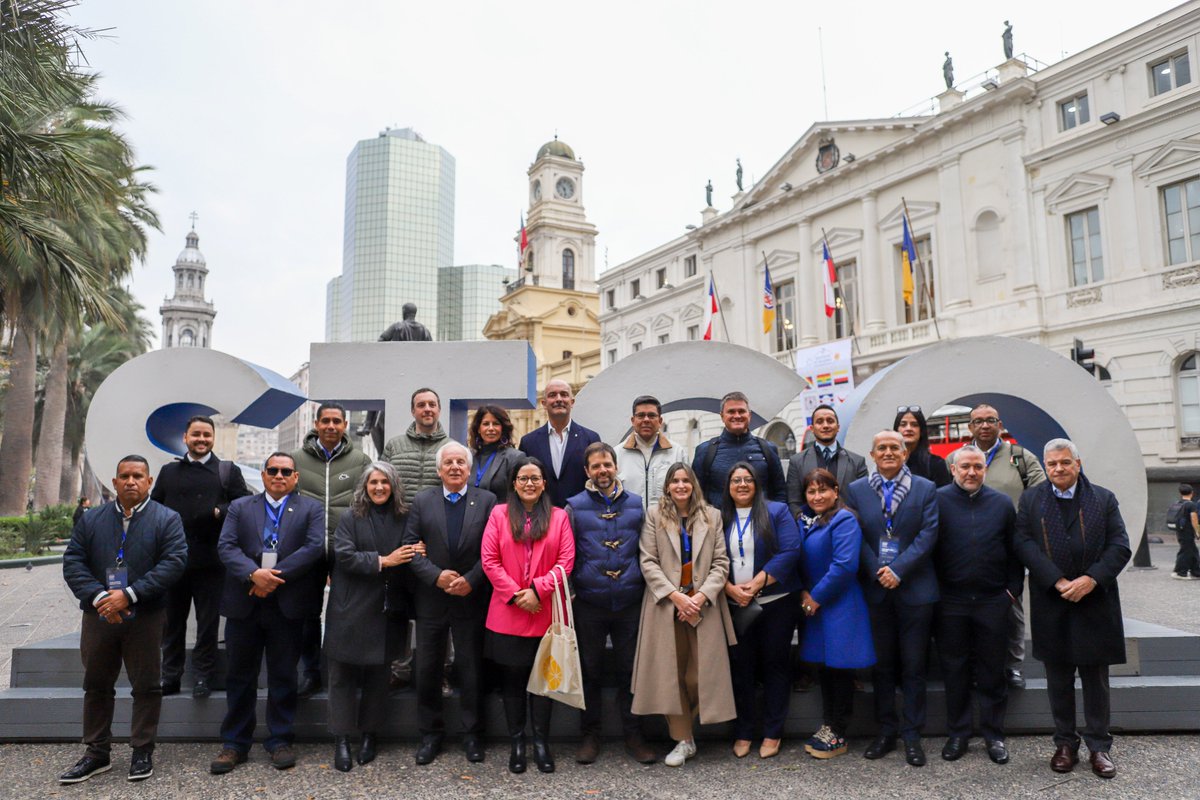 UCCI_SG's tweet photo. 📍 En el marco del XXIV Comité Sectorial de Seguridad y Policía de la @UCCI_SG , las delegaciones realizaron visitas técnicas al casco histórico de Santiago, la Dirección de Seguridad Municipal y el barrio Meiggs.
 
Experiencias en terreno para recuperar espacios públicos y fortalecer la convivencia urbana.
 
#UCCI #SeguridadUrbana