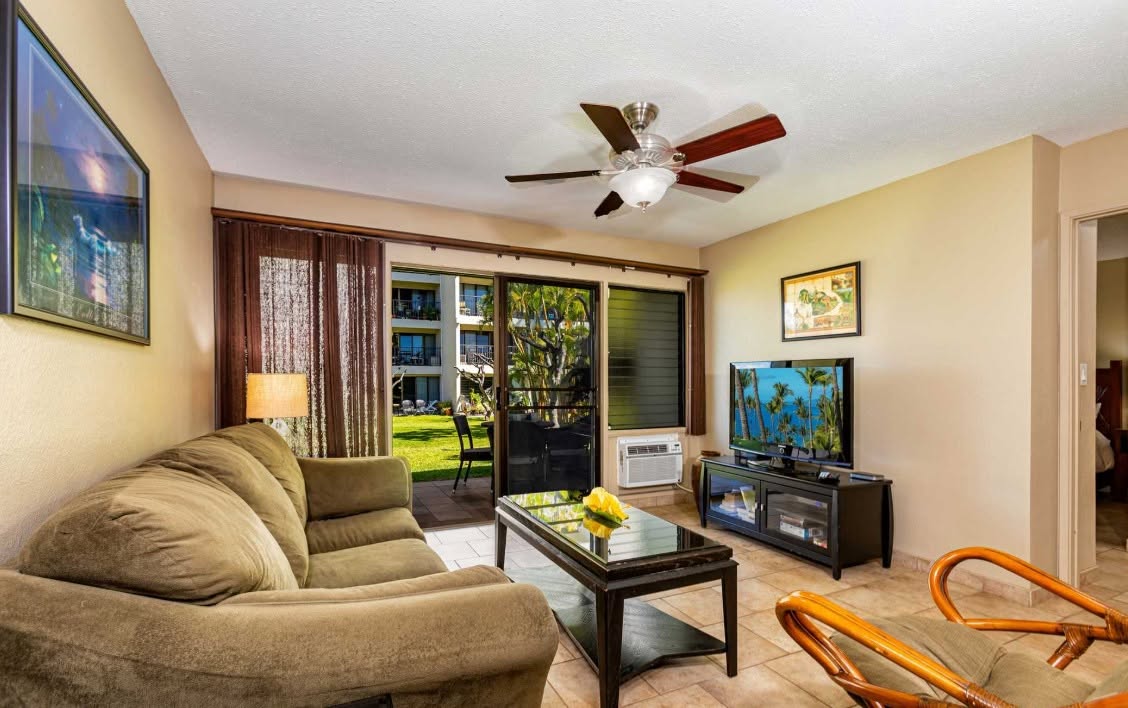 MauiVisionRent's tweet photo. 🌴 Stay steps from the sand at Kihei Akahi B103! This ground-floor 2BR/2BA condo offers lush garden views, a spacious lanai, and easy access to the pool, BBQ area, and beautiful Kamaʻole Beach Park II. Perfect for your Maui getaway! ☀️🌺🏖️

https://t.co/NDTYcMTlGV https://t.co/VxDwHjfYmS