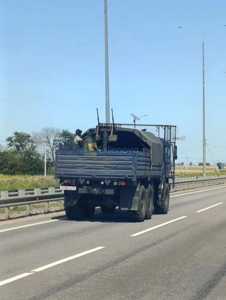Maks_NAFO_FELLA's tweet photo. ‼️ In occupied Crimea, fuel trucks accompany enemy mobile fire groups. 

In recent days, queues at gas stations have been decreasing, and a large number of Russian mobile groups have been deployed along logistics routes throughout the temporarily occupied territory. https://t.co/Icw3cNe12m