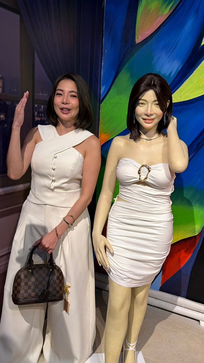 jomsksk's tweet photo. ang dami kong tanong haha pero una sa lahat BAKIT???? HAHAHA is this Madame Tussauds Temu Version https://t.co/BwfaSMlWja