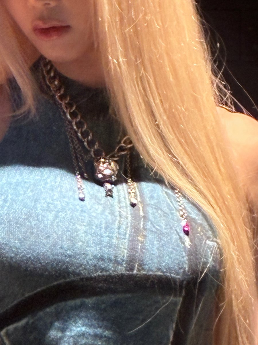 BaemonUpdatesES's tweet photo. Pharita WEVERSE update ✨ #babymonster #baemon #Pharita #PHARITA #pharita #pharitababymonster #pharitabaemon #PharitaBoonpakdeethaveeyod #파리타 #베이비몬스터 https://t.co/V1kBnZiMn7