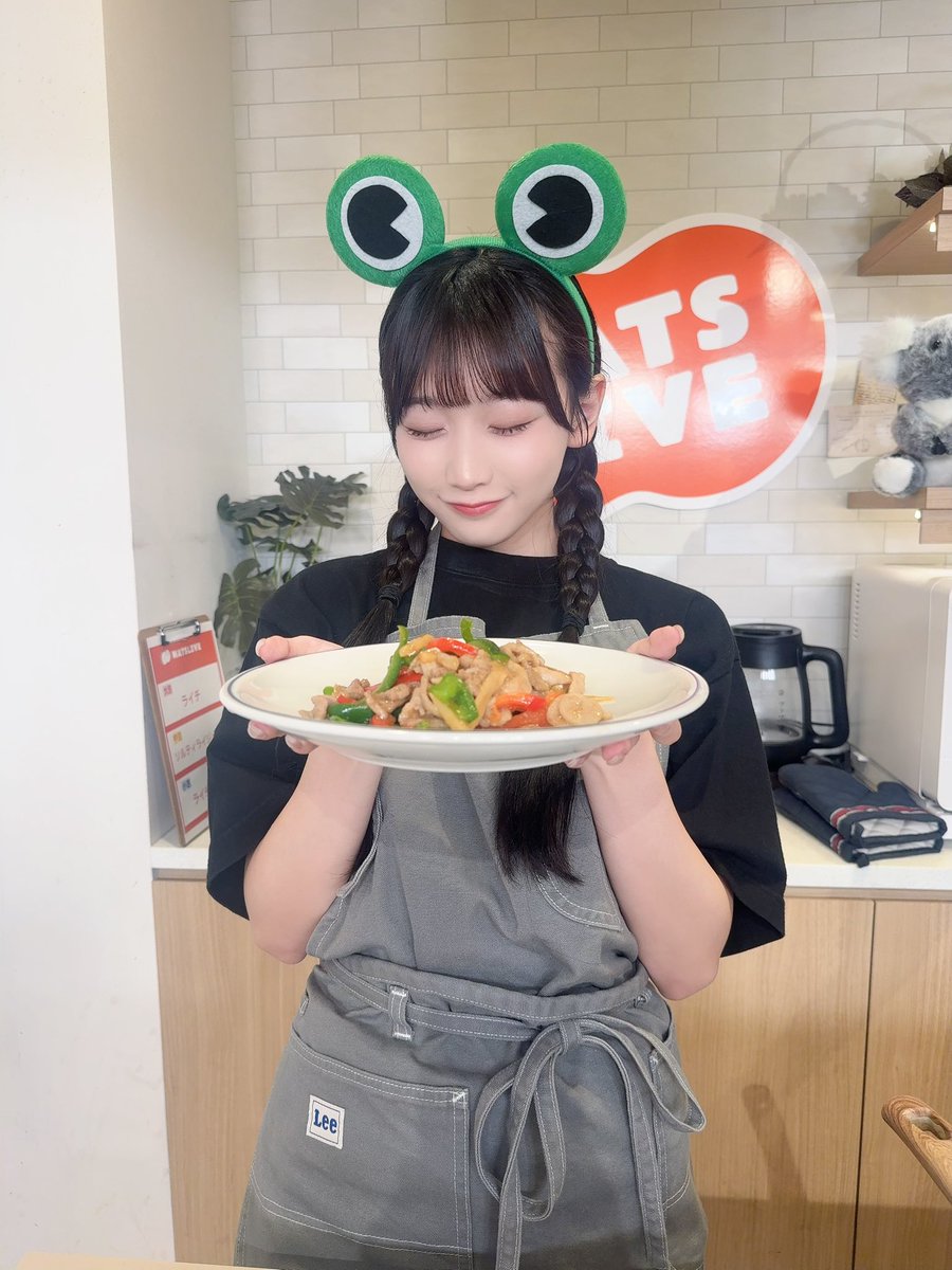 nao_kizuki's tweet photo. #NATSLIVE 「#たかねこ初恋キッチン 。」
ありがとうございました🐸
楽しんでもらえたかな〜？？

そして初恋青椒肉絲。の配信限定レシピカードが24時間限定販売中なのよぉう☂️ﾁｪｯｸﾁｪｯｸ！
次回は7/24(金)開催！らしいですっ❣️
@NATSLIVE_app 
#高嶺のなでしこ #たかねこ

梅雨ということでカエルさん💦⭐️