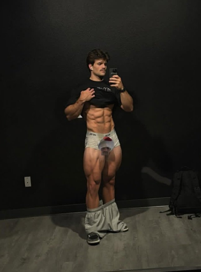 AlphaKissel's tweet photo. Weekend is now!! 
Bring your wallets to me to drain
Start worshipping because you belong to me faggs #findom #cashmaster #biceps #alphamale #alpha #Friday #payday #taxfriday #task #drain #worshipping https://t.co/xJSuGOzrD3