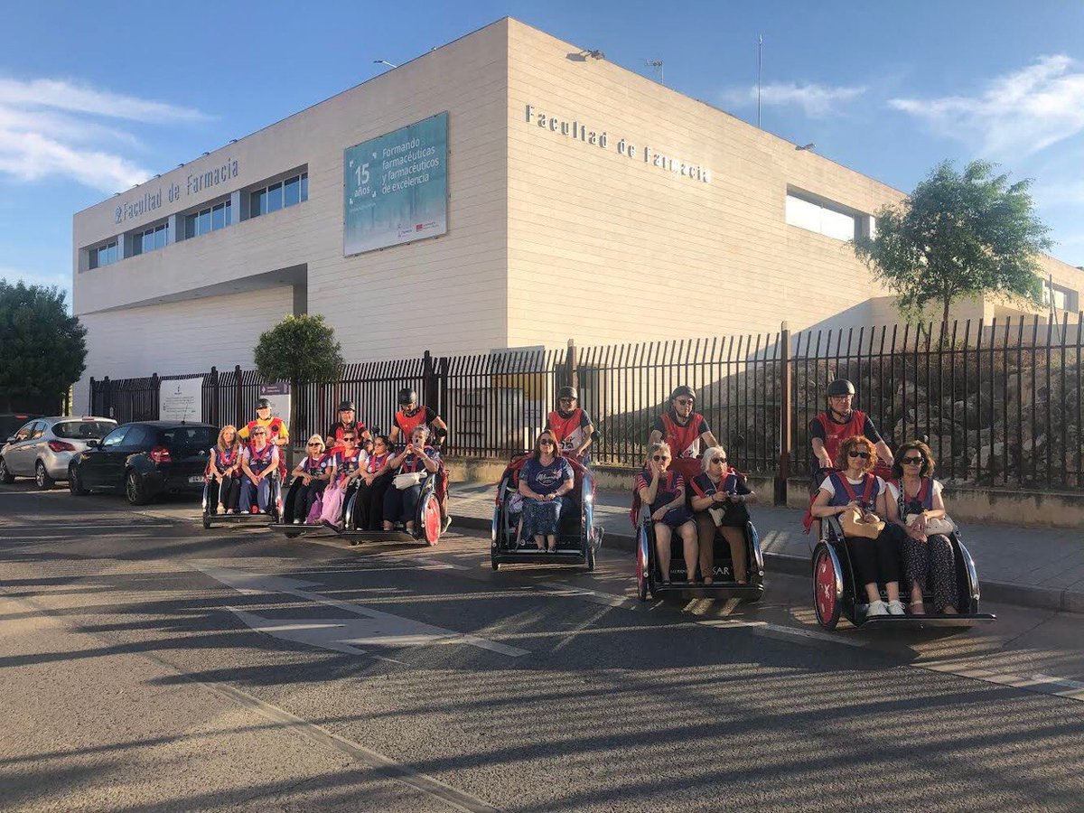 EBSEAlbacete's tweet photo. AFIBROVIDA, la Asociación de #fibromialgia de #albacete participó en el paseo que la ONG @EBSEAlbacete celebró el 25 de mayo para conocer in situ la @FarmaciaAB_UCLM 🔬💊y asistir al recital 📚🎙️de la conocida poeta Corina Oproae en el @TeatroCircoAB. https://t.co/qd0G62QIRo
