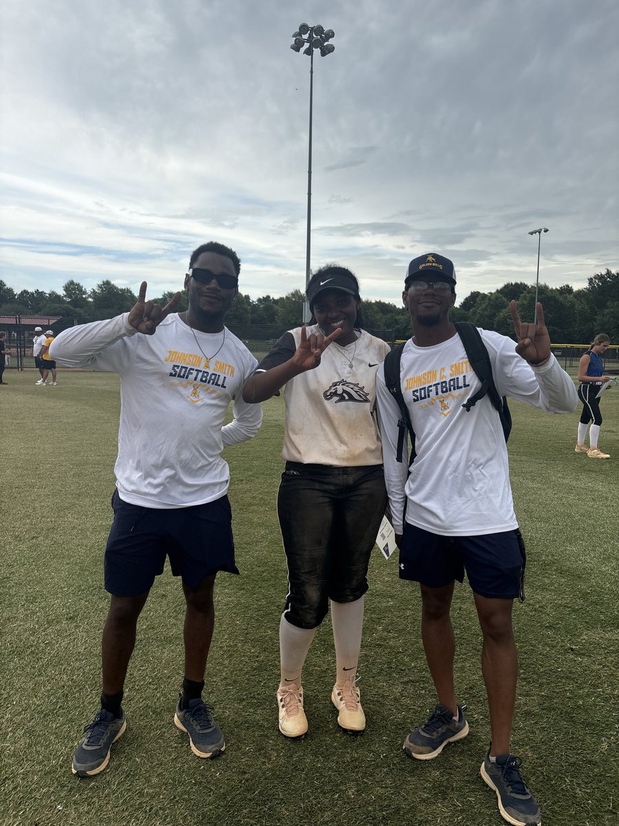CarolinaMojoSC's tweet photo. Great day yesterday at an elite 80 for our #21 Kam. Thanks to all the coaches for taking the time to work with her and all the players that attended! @PACKUPSTATE @NCATSOFTBALL https://t.co/Xg8Tev4IbI