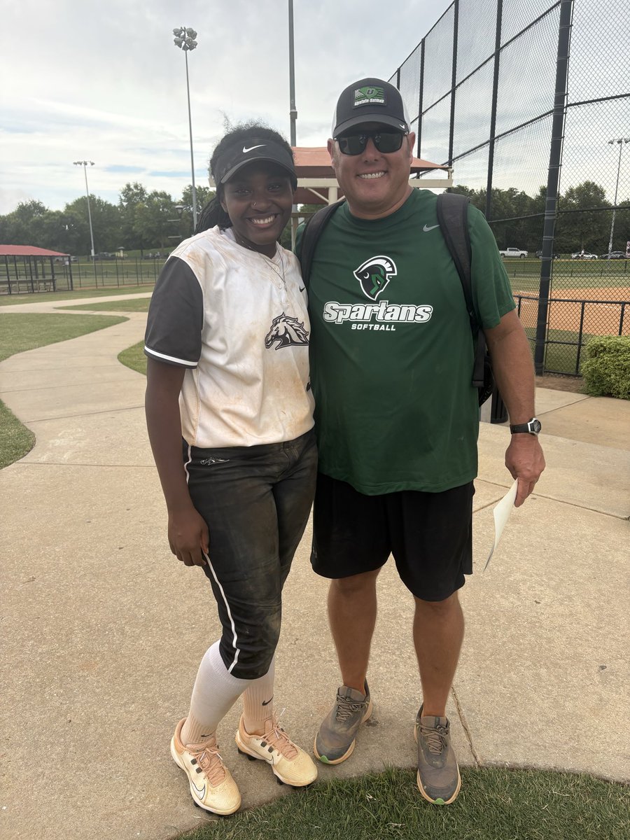 CarolinaMojoSC's tweet photo. Great day yesterday at an elite 80 for our #21 Kam. Thanks to all the coaches for taking the time to work with her and all the players that attended! @PACKUPSTATE @NCATSOFTBALL https://t.co/Xg8Tev4IbI