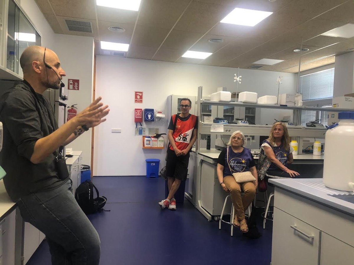 EBSEAlbacete's tweet photo. AFIBROVIDA, la Asociación de #fibromialgia de #albacete participó en el paseo que la ONG @EBSEAlbacete celebró el 25 de mayo para conocer in situ la @FarmaciaAB_UCLM 🔬💊y asistir al recital 📚🎙️de la conocida poeta Corina Oproae en el @TeatroCircoAB. https://t.co/qd0G62QIRo