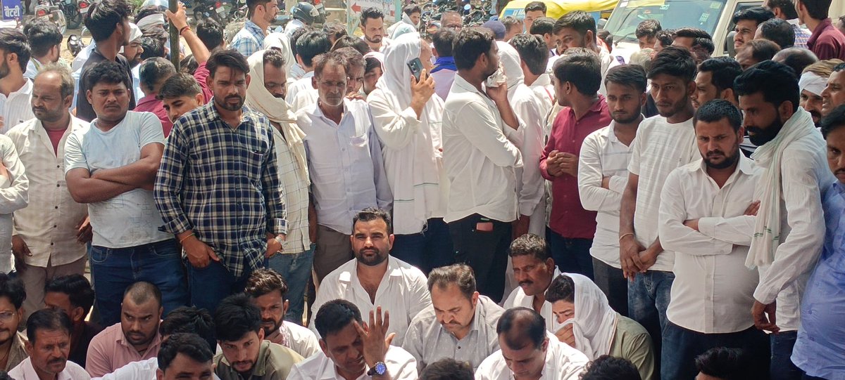AshokPu76845682's tweet photo. #बीना_देवी_बैरवा_को_न्याय_दो 

📍- धरना स्थल, शिवदासपुरा थाना (चाकसू) 

@Ved_Solanki1 https://t.co/8SBBpJqGh6
