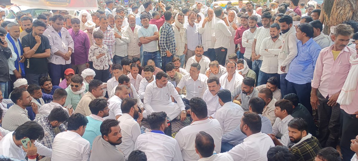 AshokPu76845682's tweet photo. #बीना_देवी_बैरवा_को_न्याय_दो 

📍- धरना स्थल, शिवदासपुरा थाना (चाकसू) 

@Ved_Solanki1 https://t.co/8SBBpJqGh6