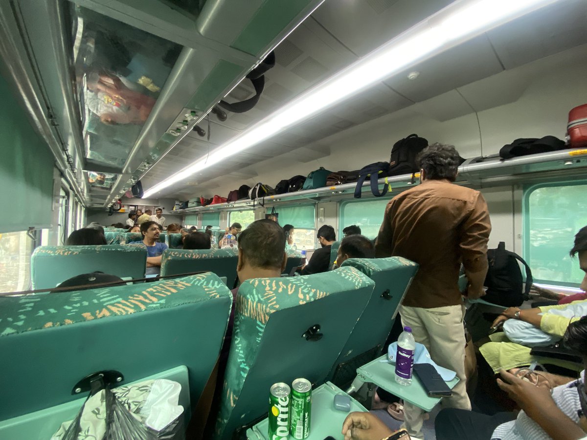 CA_kishanvns's tweet photo. @RailMinIndia @AshwiniVaishnaw 
@RailMadad 

Situation here is still worse , in authorised passengers bombing in AC Coach - C1
Train no. 15126
Patna janshatabdi 

Complain on rail madad registered but no development yet https://t.co/j1BI3etZxQ