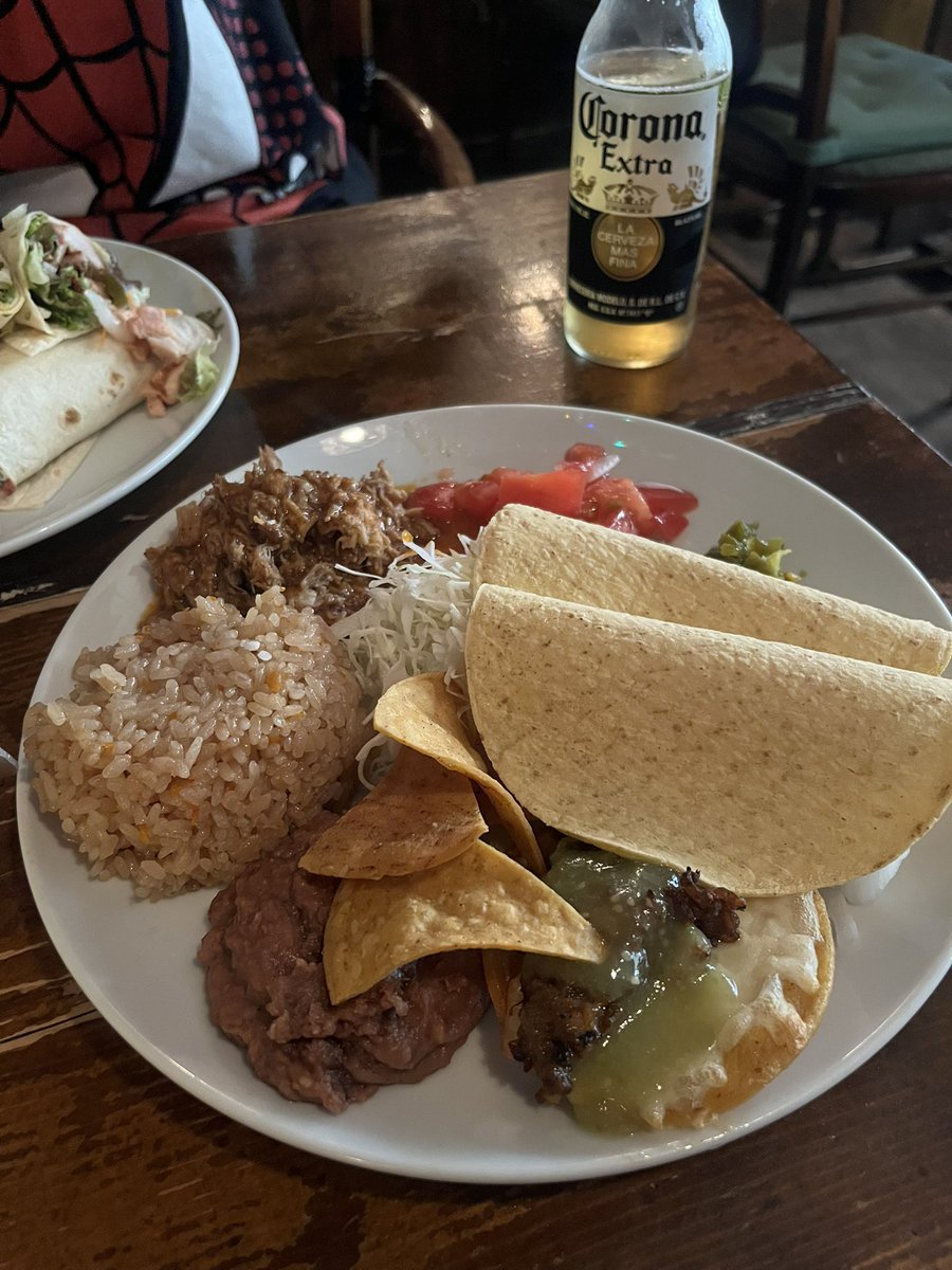 yantyan___'s tweet photo. 今更やけどにべとメキシコ料理食べた時の写真載せとく🌮
腹パンなって苦しかった https://t.co/c6lo24OmAD