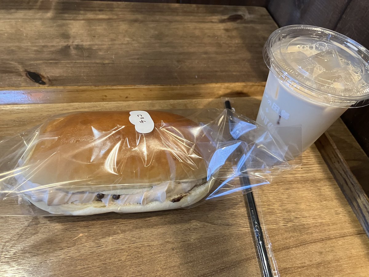 takeru00022's tweet photo. コッペ田中、行けるなと思った。
甘い系が豊富にある。
あと値段安くて合わせて450円くらい。 https://t.co/dEQRgyDd03