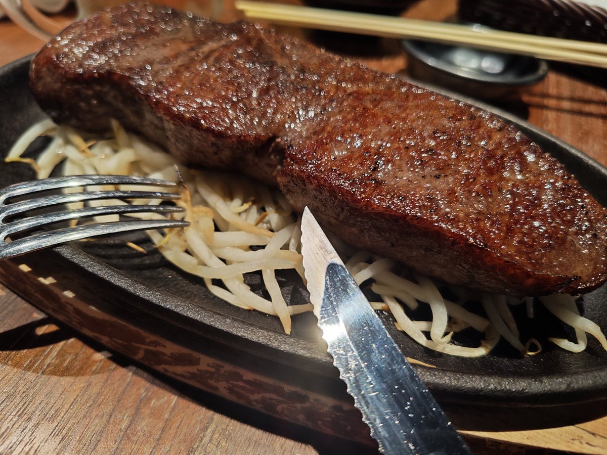 MoroShun's tweet photo. ステキなステーキ https://t.co/LfckoynSa8