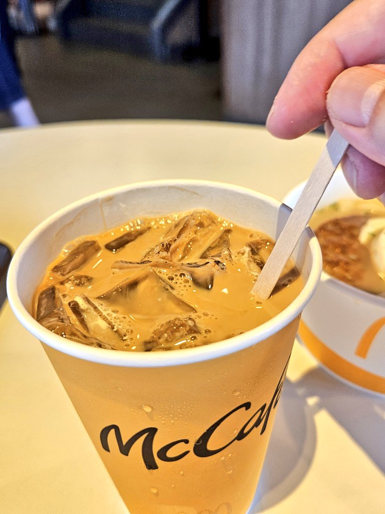 Alicesann's tweet photo. 🇲🇴マカオで #ココ活 🥥　
チェーン店だから
もしかしたら
パウダーかもだけど。
Ⓜ️マクドナルドの
ココナッツコーヒー♥️ https://t.co/1gwH4DNoWH