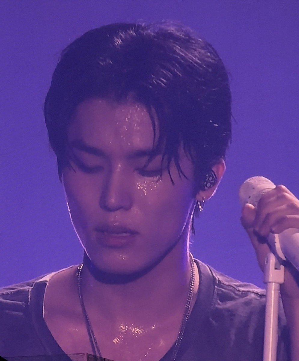 PICSPJW's tweet photo. serving face while singing his solo 🫠 #박정우 https://t.co/Osu5iccGo1