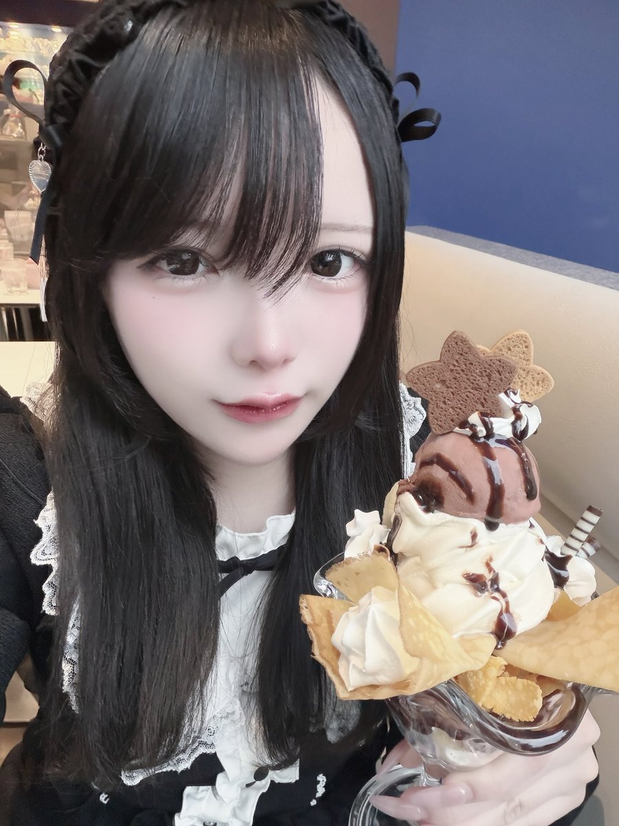 peco_madmed's tweet photo. つらいときはパフェをたべる https://t.co/uIT87xofT1
