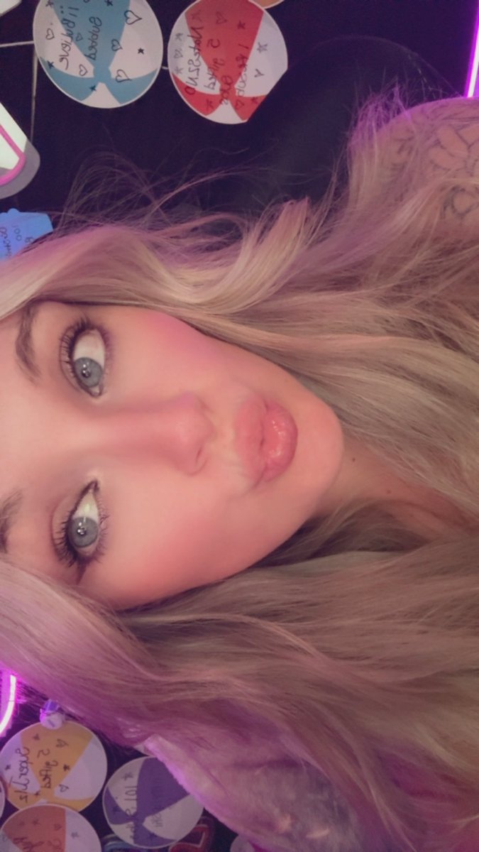 Miss_Midnight03's tweet photo. good morning you freaky friday lovers ππ
smooches for you π
#twitch #girls #girlsoftwitch https://t.co/SQtrjHmIfo