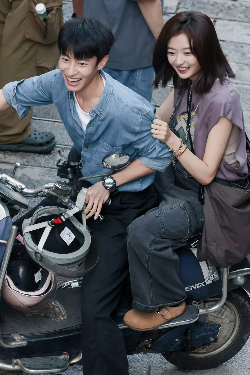 forsunqian's tweet photo. 📸 260619 Love Moon filming day 17 #LoveMoon #月下烟火 

© 姐姐的小狗来咯 #SunQian #孙千 #손천 https://t.co/cKRNGmxjoS