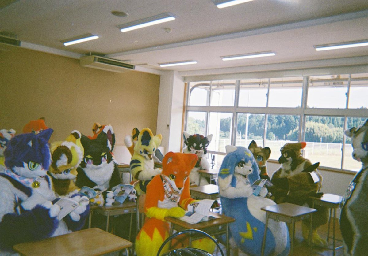 zumasa614's tweet photo. 3年M組アレクト先生

🕶️🐺:今日はみんなで「工房長みてるー」について学びます

#こあ5 https://t.co/Fd0pR2Beaq