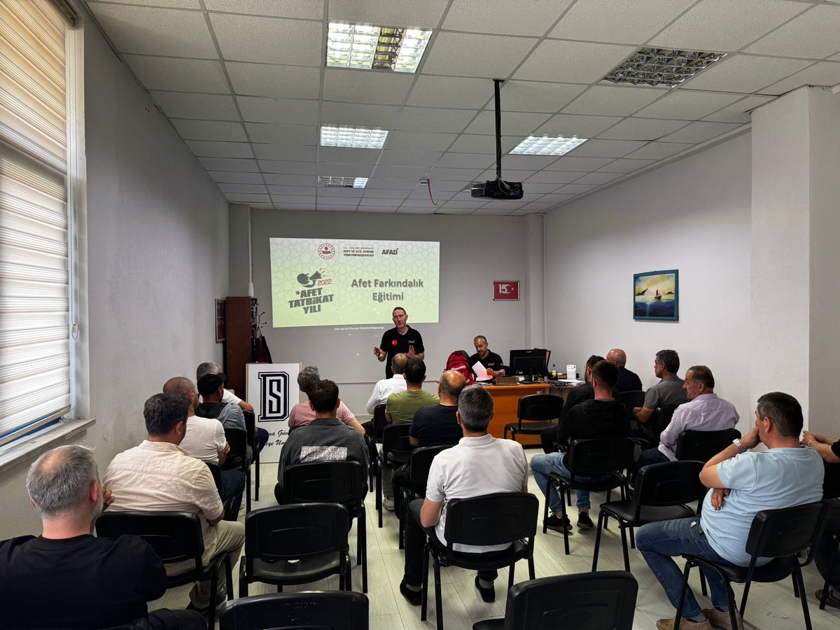 AFAD_Sakarya's tweet photo. Sakarya AFAD olarak il genelinde eğitim ve farkındalık çalışmalarımızı sürdürüyoruz
Bu kapsamda Denetimli Serbestlik Müdürlüğü, İl Ambulans Servis Başhekimliği, Karasu Şehit Serkan Sağır İlkokulu ve Ortaokulu ile Özel Enka Okullarında afet farkındalık eğitimleri gerçekleştirildi https://t.co/eZHrWXWdzh