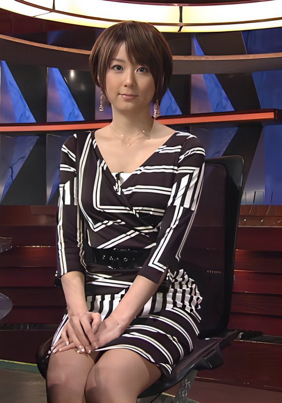 Iron_fist_sanc's tweet photo. 【不変】
元フジテレビのエース、秋元優里（４２）が「最強」すぎる。
２０２６年現在、彼女の近影が海外ＳＮＳで猛烈に拡散中。
「時を止めた」どころか、美しさが加速していると話題です。

■異例のキャリア
・２０代：フジテレビの夜を彩る看板キャスター
・３０代：騒動を経て、アナウンサーを引退
・現在：会社員として働きながら、美の頂点へ
華やかな舞台を去った後、彼女は「真のオーラ」を手に入れた。

■数字で見る衝撃
・実年齢：４２歳
・変化率：マイナス１０歳（に見える）
・影響力：世界中の「熟成美」アカウントが絶賛
１０年前の映像と並べても、今の方が輝いている不思議。

■海外の反応
「日本の女性は年齢という概念を壊したのか？」
「知性と品格が、表情に深みを与えている」
「メディアから消えたのが最大の損失だ」
国境を超え、その「圧倒的な完成度」に絶叫の嵐。

■結論
肩書きがなくなっても、本物の輝きは消えない。
逆境さえも「美」の糧に変えてしまう強さ。
彼女こそが、現代における不屈のアイコンだ。

「老い」ではなく「進化」を選んだ、奇跡の４０代。

あなたは、１０年後の自分をこれほど愛せますか？

保存して、凛とした美しさの指標にしよう。