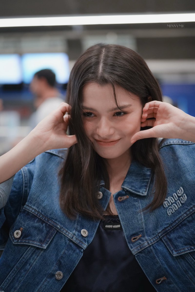 minnymk's tweet photo. อยากบีบแจ้มนิ่มๆของเด็กเล็ก🤏🏻😘

#beckysangels #BeckyArmstrong
#MiuMiuxBecky #MiuMiu
#GlobalOTTAwards https://t.co/aRPSNgnE6G