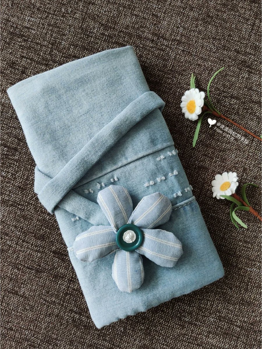 Coconut2271's tweet photo. Got spare fabric scraps Turn ’em into cute mini pencil pouches in 10 mins—no fancy sewing skills needed!  Tag a craft buddy who needs this quick DIY win. https://t.co/AR2OjXXYSg