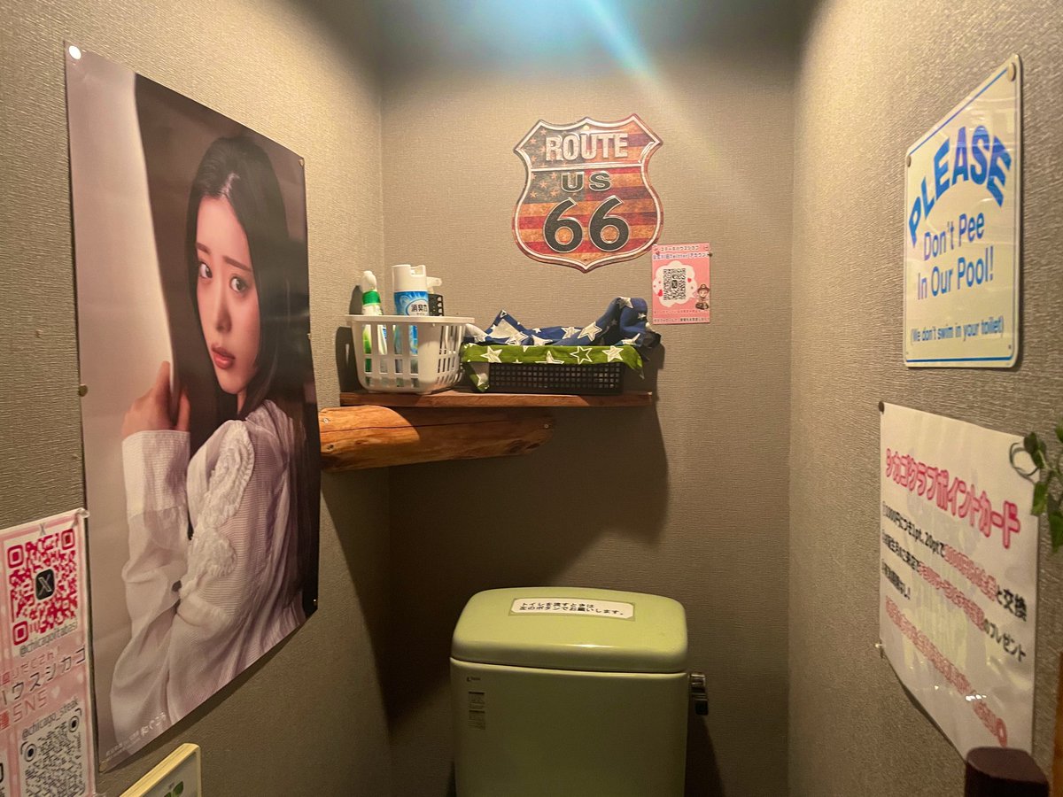 OmoTuin's tweet photo. 【CHICAGOあるある】

可愛い子とうっかり鉢合わせしちゃって
めちゃくちゃトイレするの気まずい。 https://t.co/xmHe9eO0qy